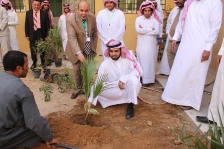 كلية المجتمع بالدوادمي تحتفل بأسبوع الشجرة تحت شعار ..اغرسها