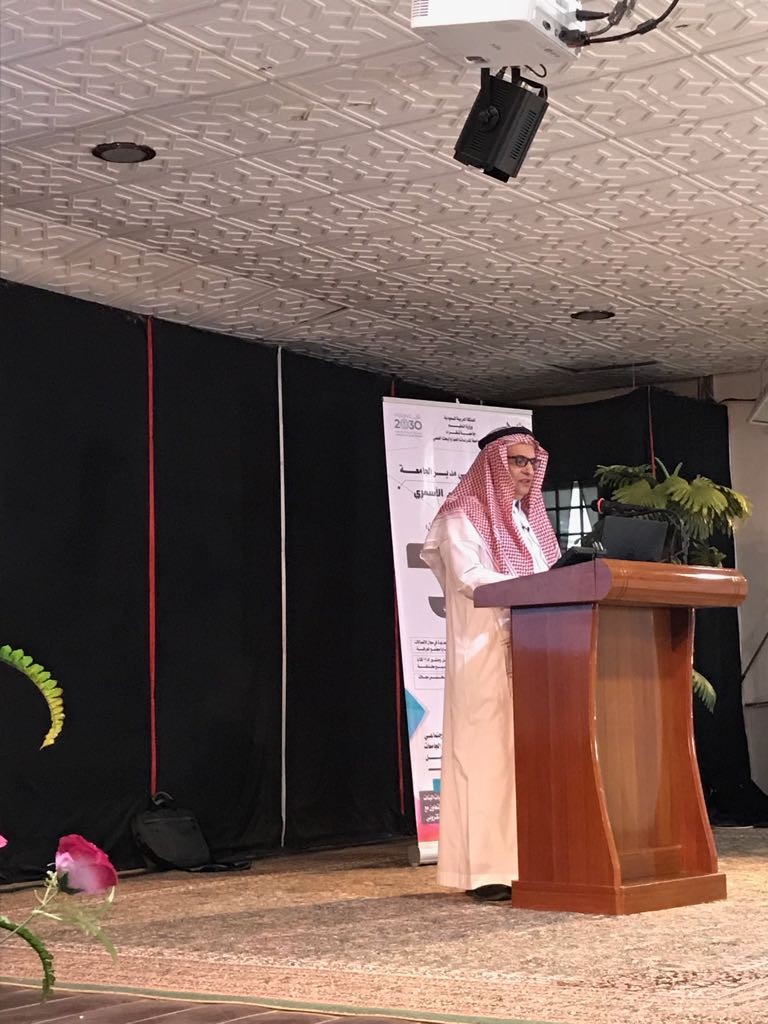 كلية المجتمع تقيم محاضرة (البحث العلمي وقضايا التنمية)
